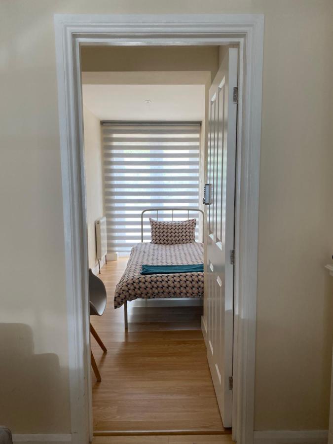 Single Room Only For One Adult Саутголл Екстер'єр фото