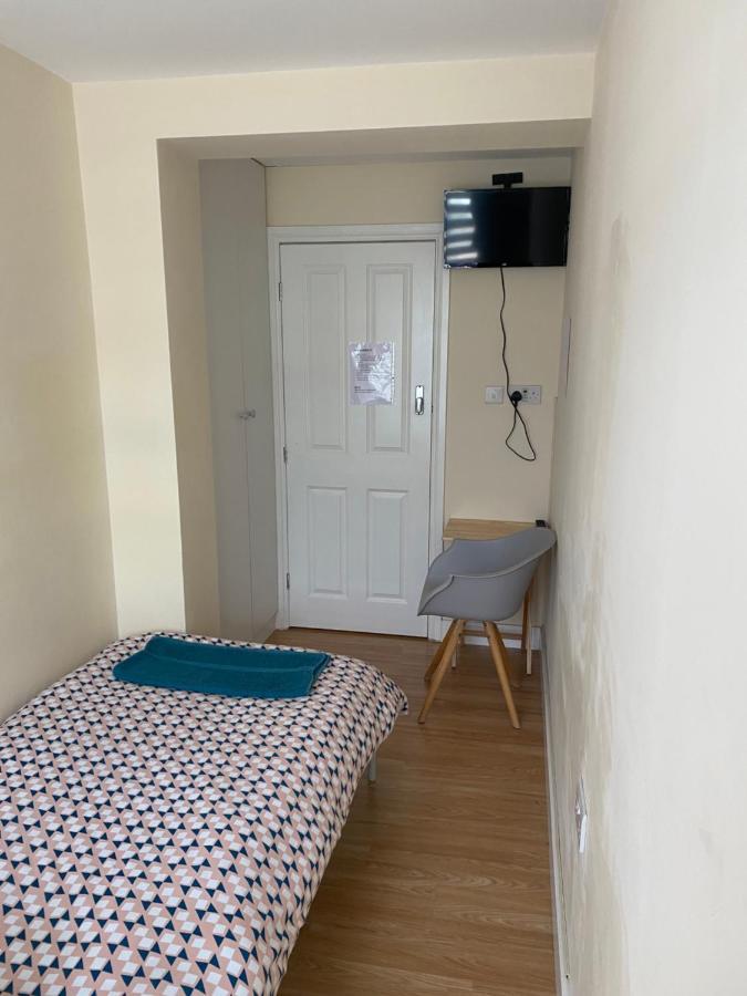 Single Room Only For One Adult Саутголл Екстер'єр фото