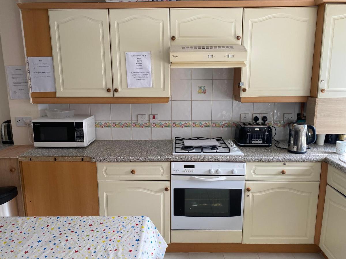 Single Room Only For One Adult Саутголл Екстер'єр фото
